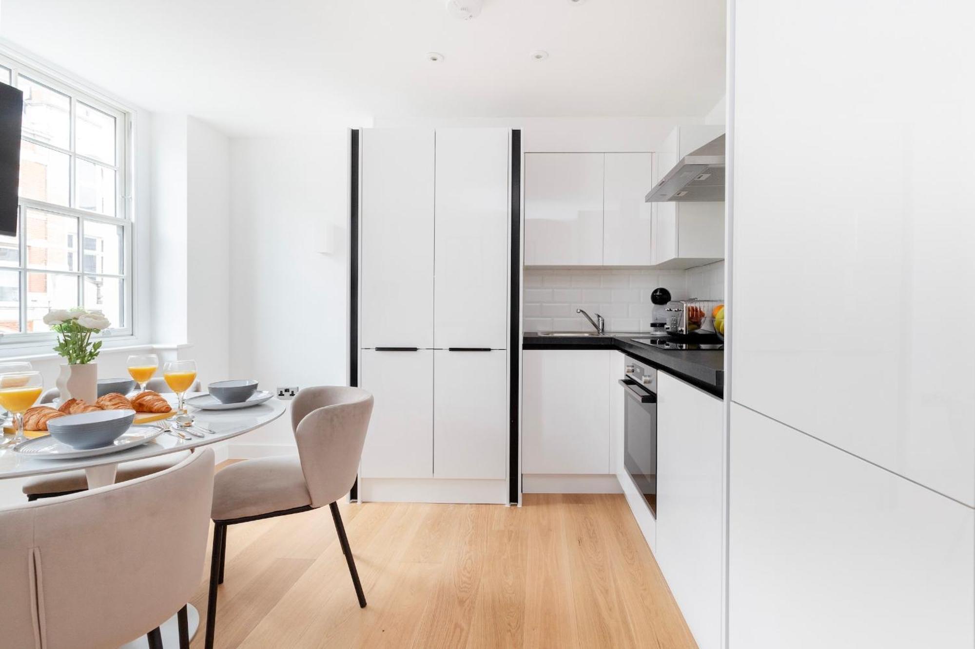 Fitzrovia With Balcony - Cityapartmentstay London Kültér fotó